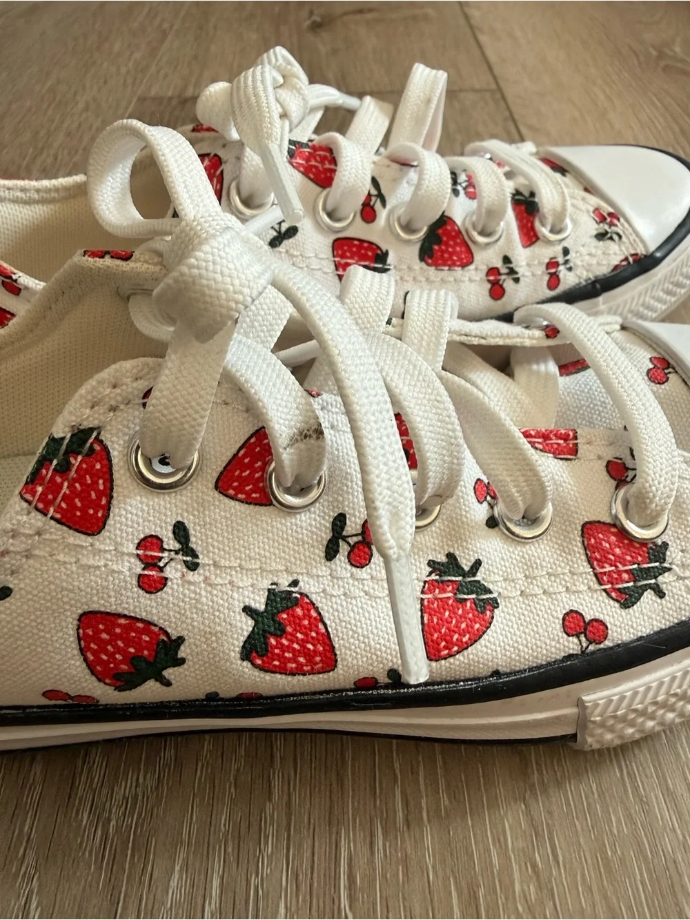 Converse White Canvas Kids Sneakers Size 12